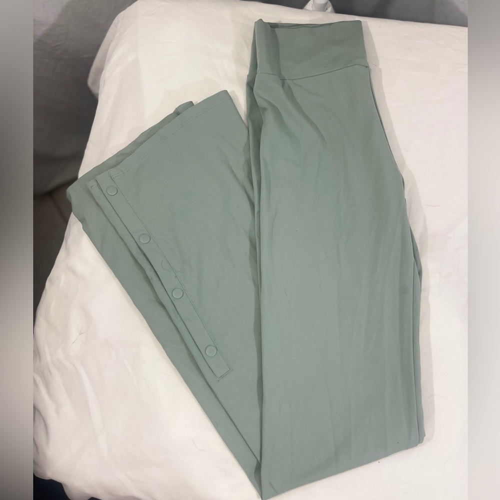 Forever 21 Yoga Flare Button Pants